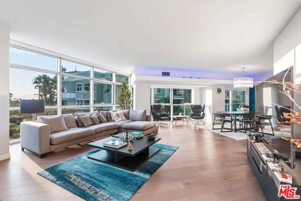 13700 Marina Pointe Drive #305 Marina del Rey, CA 90292