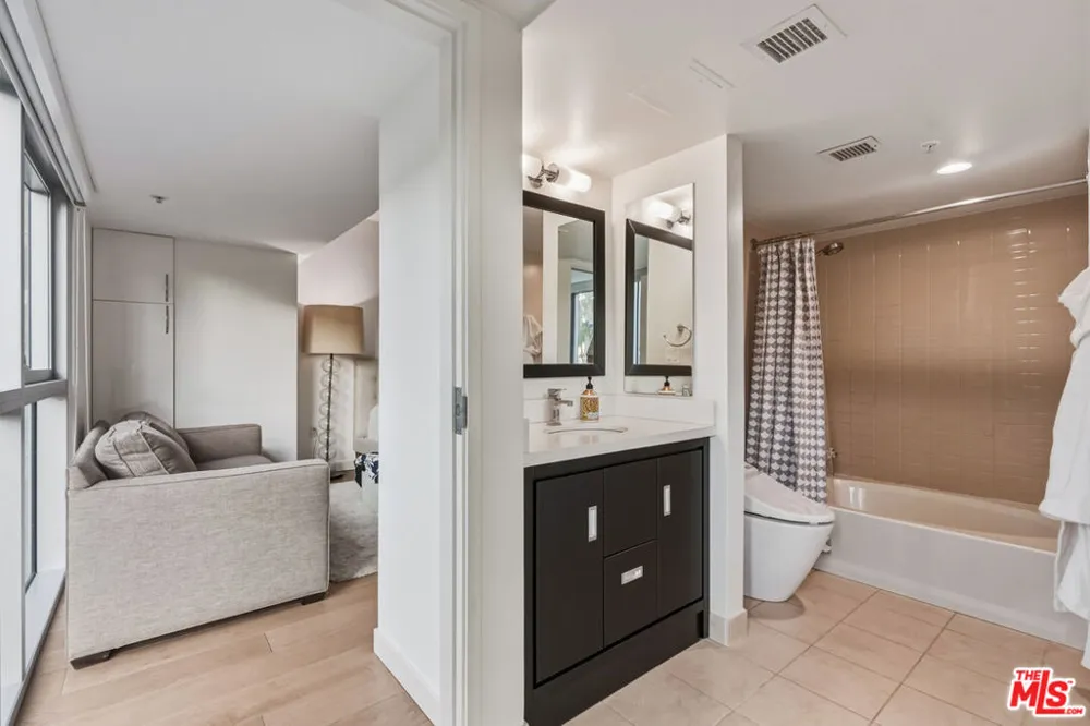 13700 Marina Pointe Drive #305 Marina del Rey, CA 90292