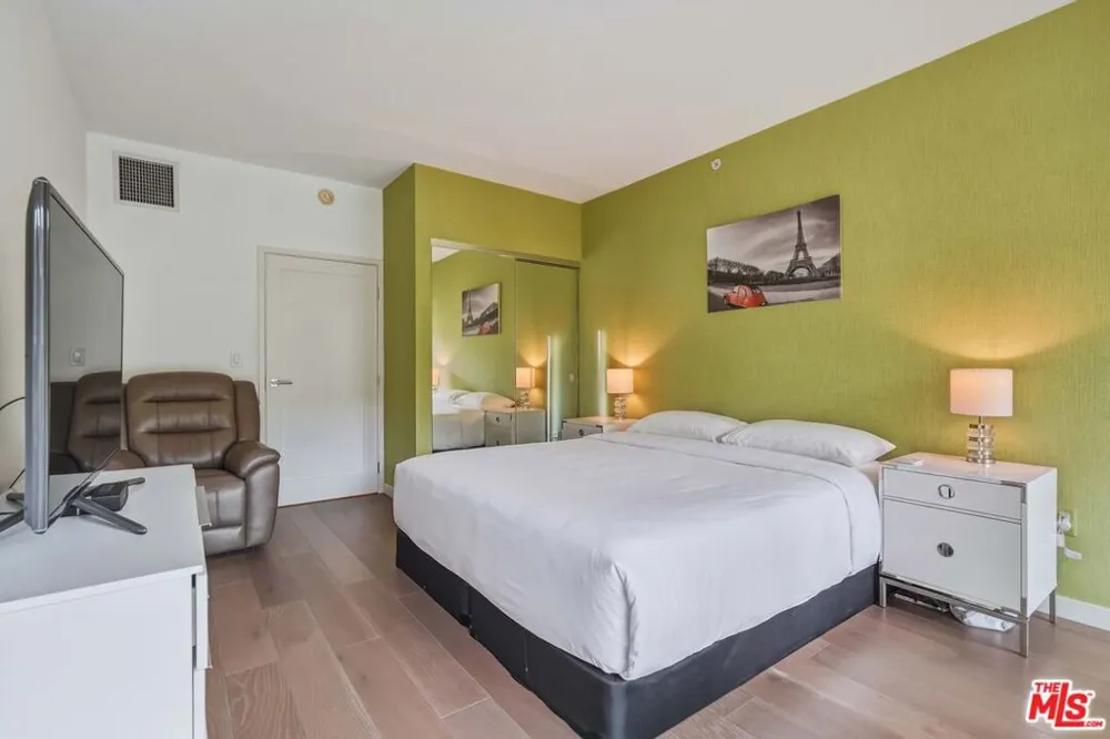 13700 Marina Pointe Drive #305 Marina del Rey, CA 90292