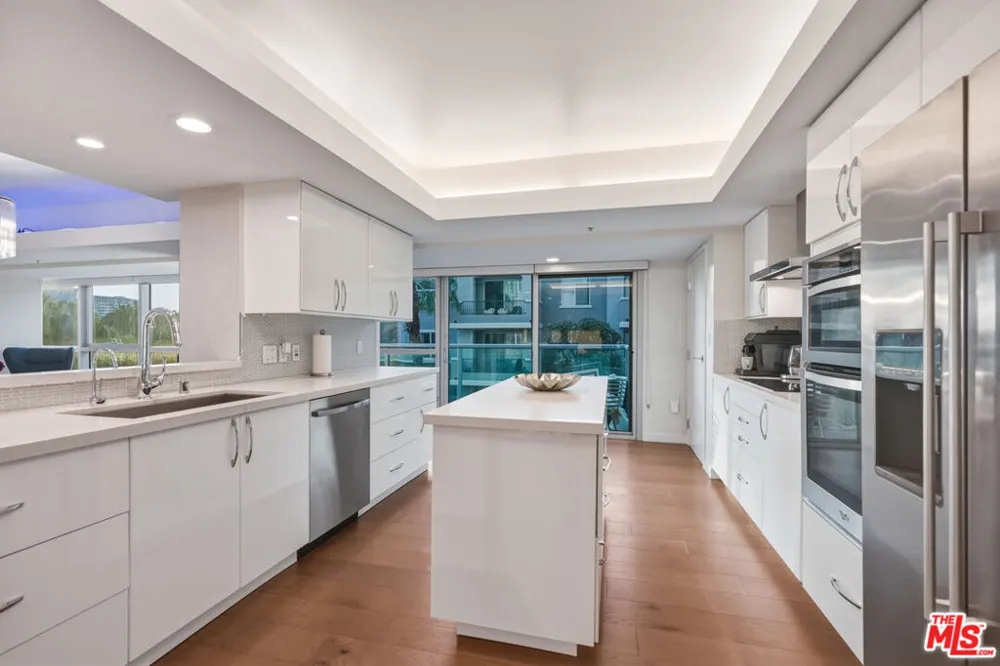 13700 Marina Pointe Drive #305 Marina del Rey, CA 90292
