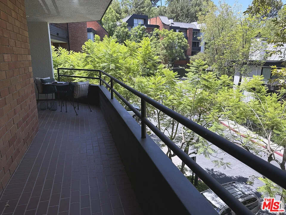4752 Park Encino Lane #212 Encino, CA 91436