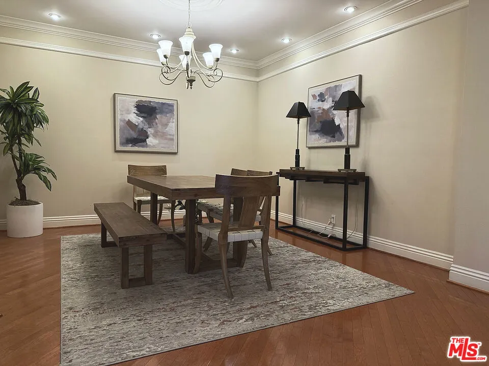 4752 Park Encino Lane #212 Encino, CA 91436