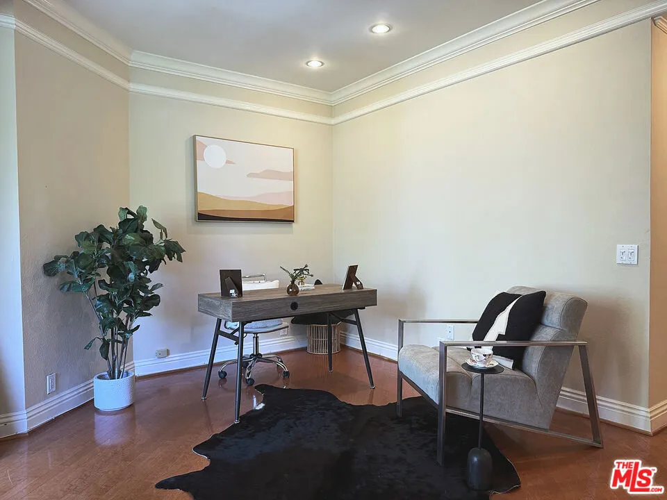 4752 Park Encino Lane #212 Encino, CA 91436