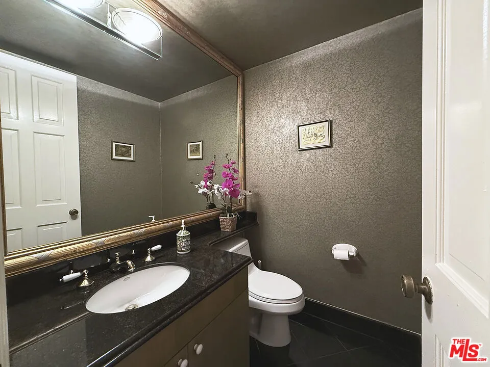 4752 Park Encino Lane #212 Encino, CA 91436