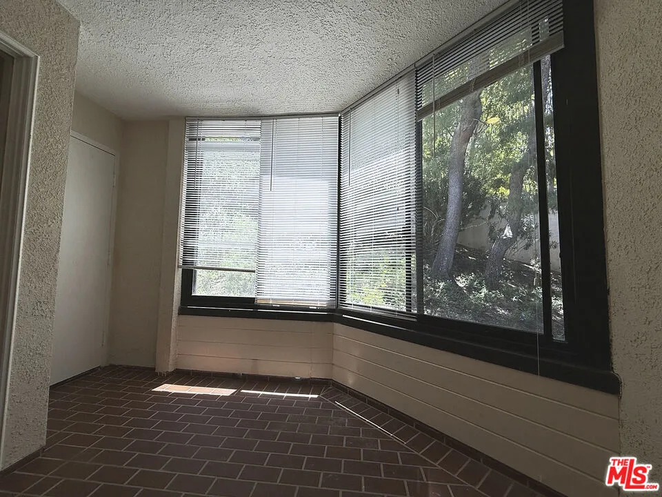 4752 Park Encino Lane #212 Encino, CA 91436