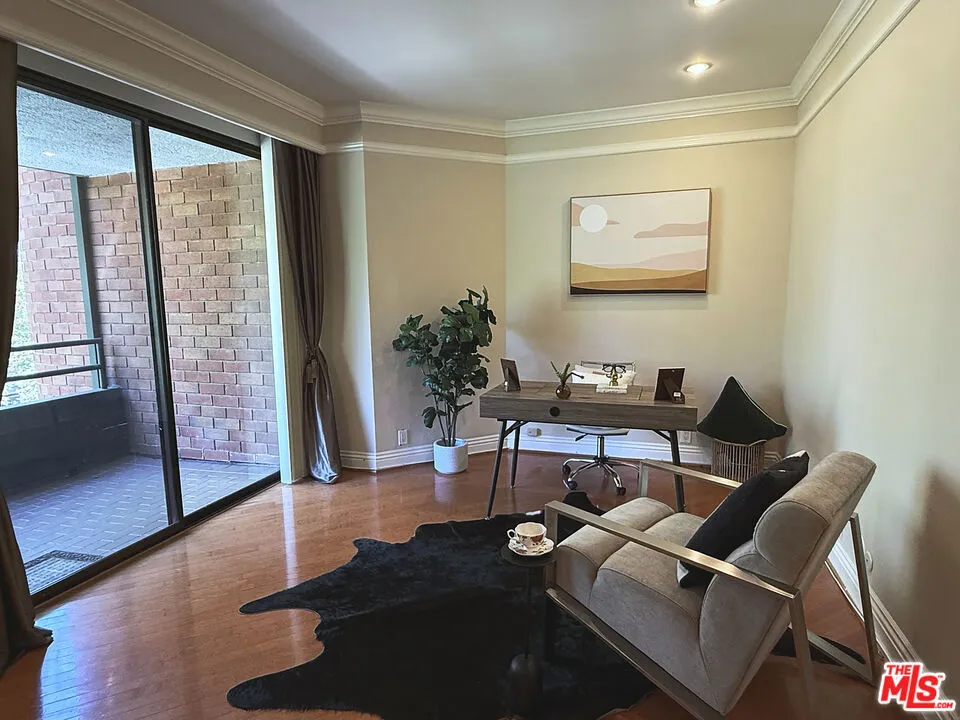 4752 Park Encino Lane #212 Encino, CA 91436