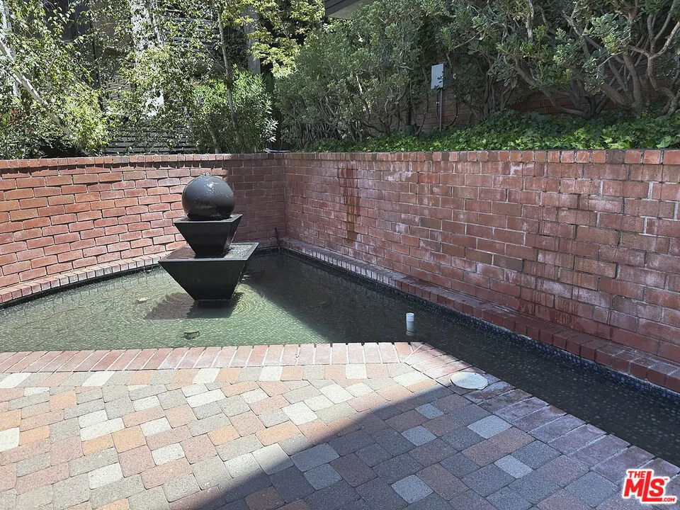 4752 Park Encino Lane #212 Encino, CA 91436