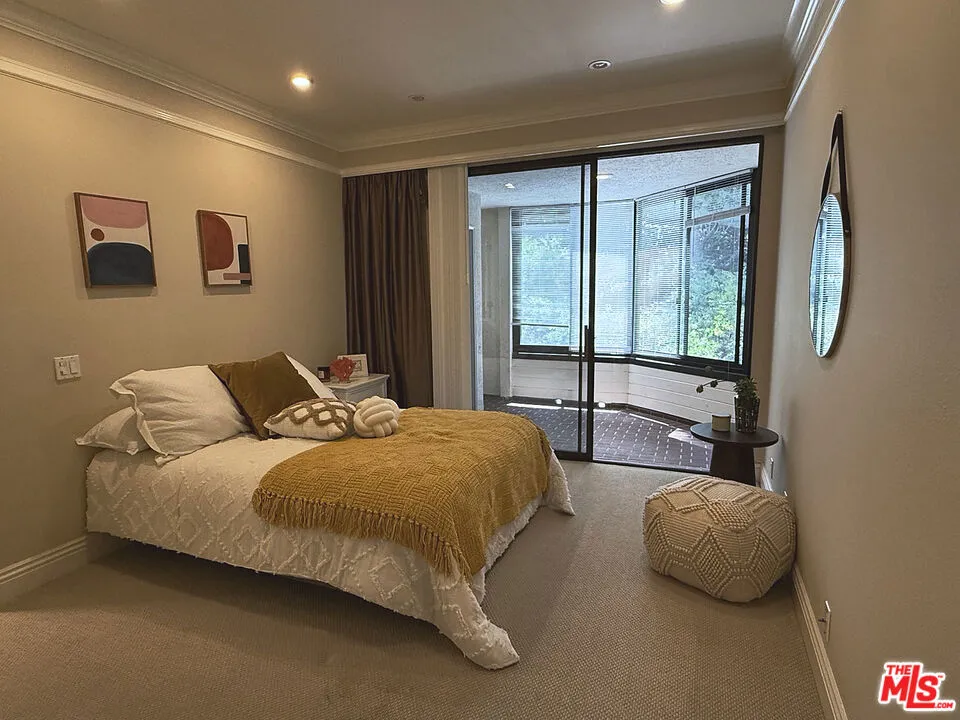 4752 Park Encino Lane #212 Encino, CA 91436