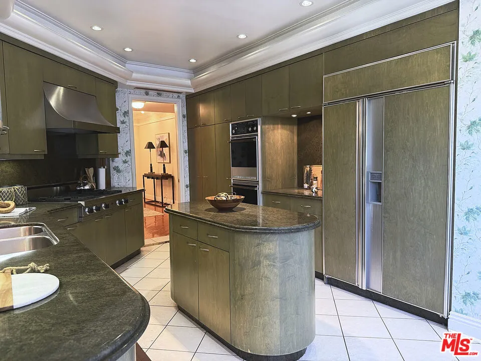 4752 Park Encino Lane #212 Encino, CA 91436