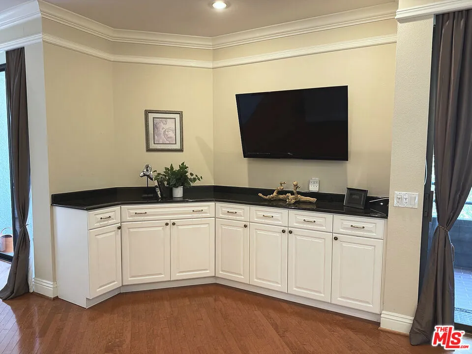 4752 Park Encino Lane #212 Encino, CA 91436