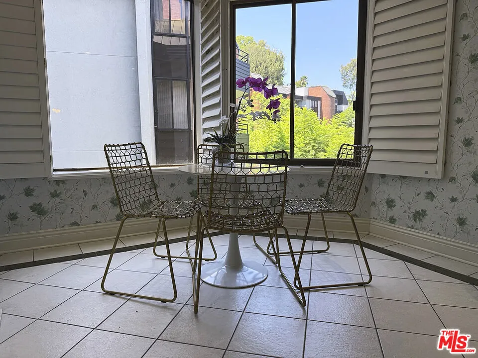 4752 Park Encino Lane #212 Encino, CA 91436
