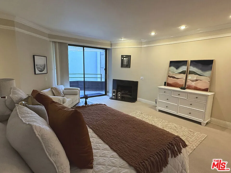 4752 Park Encino Lane #212 Encino, CA 91436