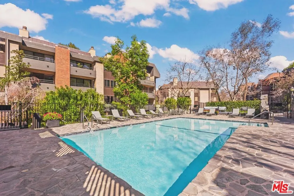 4752 Park Encino Lane #212 Encino, CA 91436