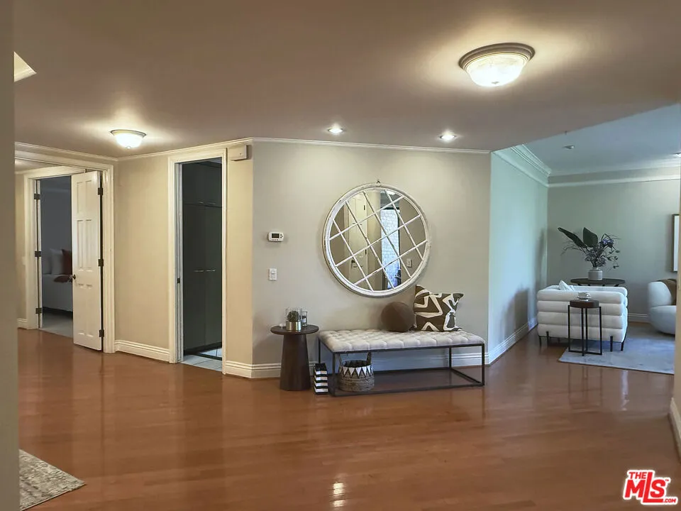 4752 Park Encino Lane #212 Encino, CA 91436