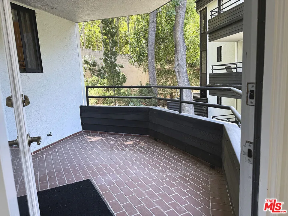 4752 Park Encino Lane #212 Encino, CA 91436