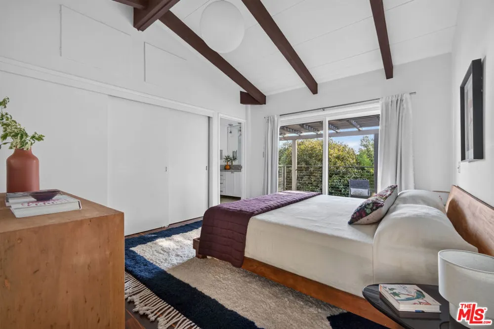 1604 Woodglen Lane Altadena, CA 91001