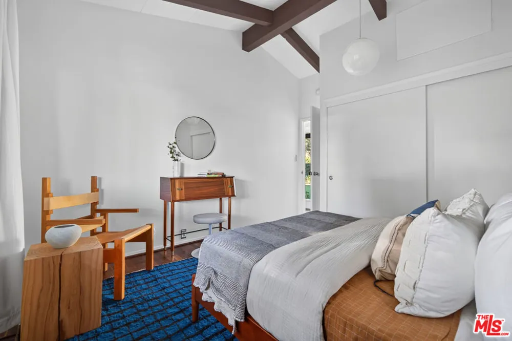 1604 Woodglen Lane Altadena, CA 91001