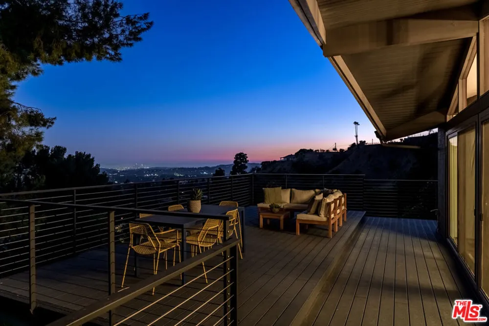 1604 Woodglen Lane Altadena, CA 91001