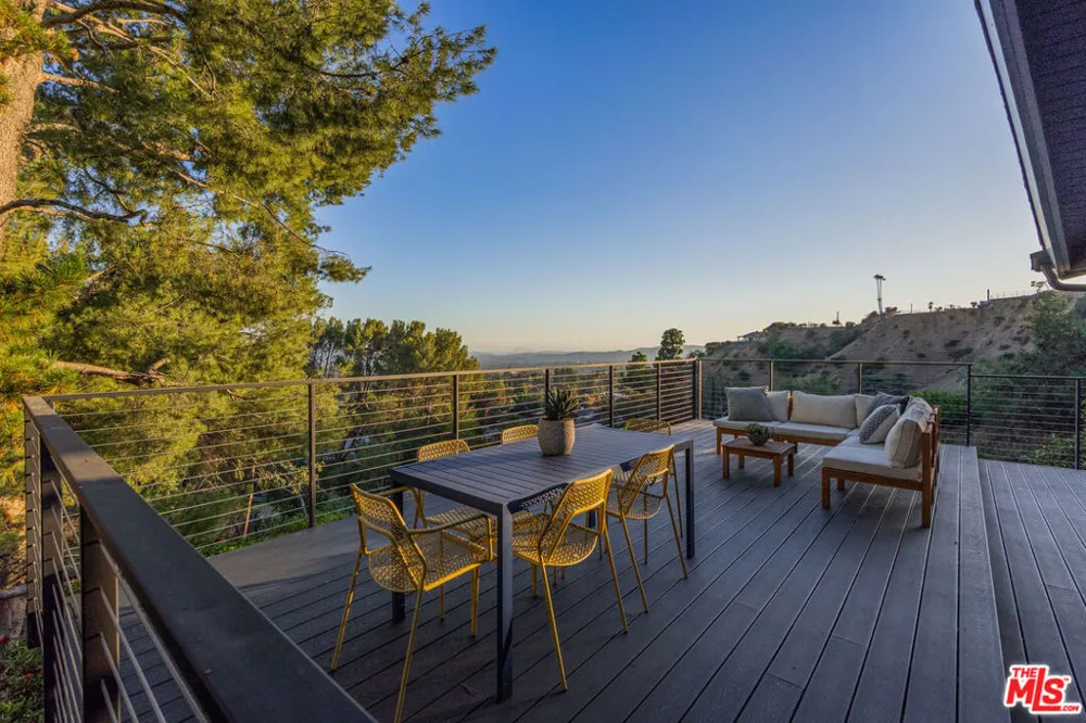 1604 Woodglen Lane Altadena, CA 91001