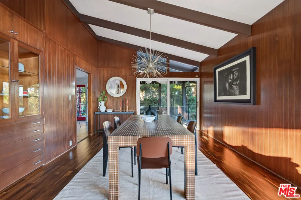 1604 Woodglen Lane Altadena, CA 91001