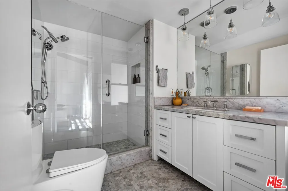 1604 Woodglen Lane Altadena, CA 91001