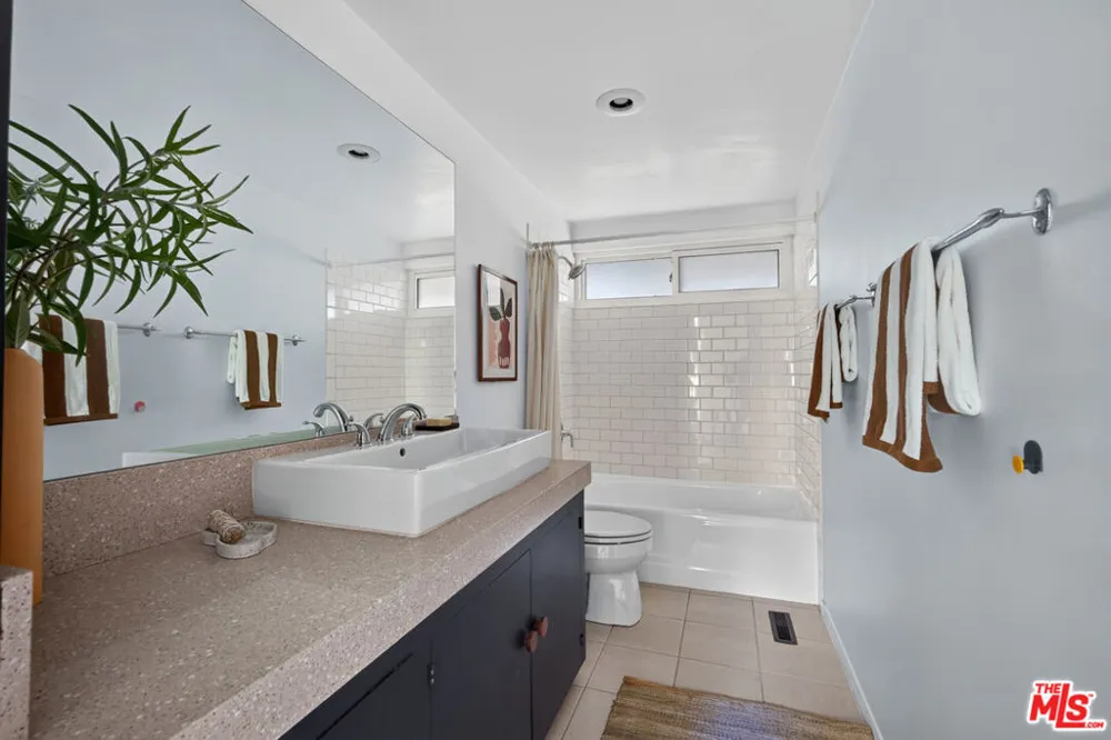 1604 Woodglen Lane Altadena, CA 91001