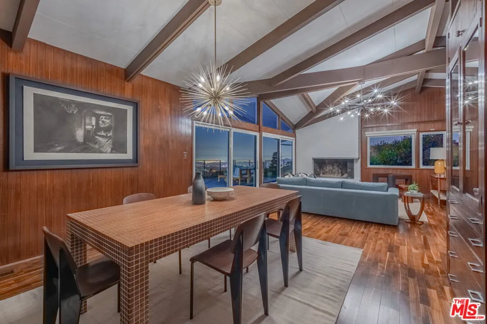 1604 Woodglen Lane Altadena, CA 91001