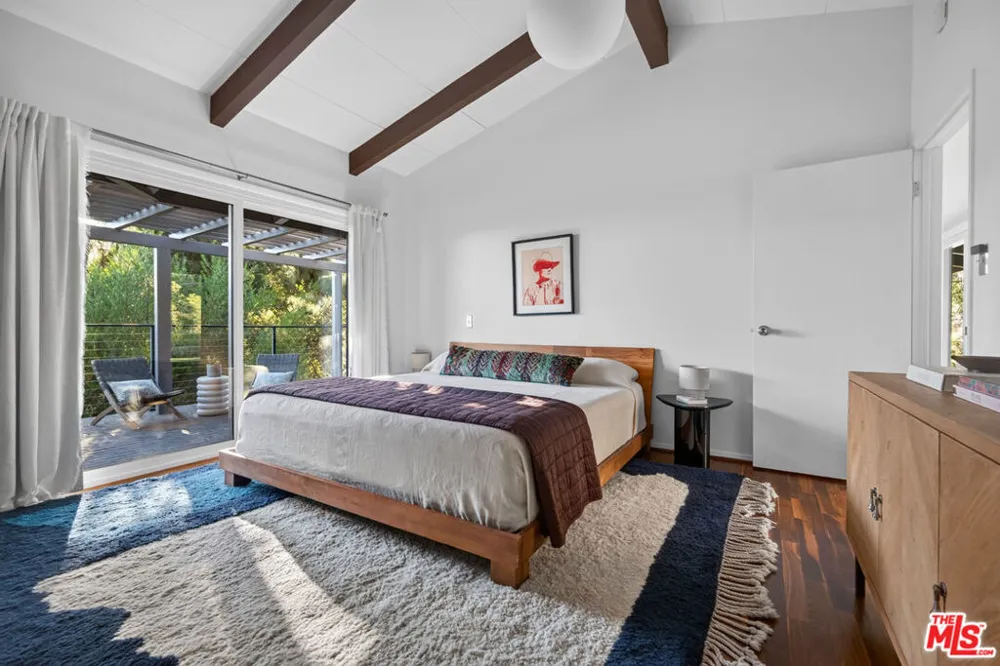 1604 Woodglen Lane Altadena, CA 91001