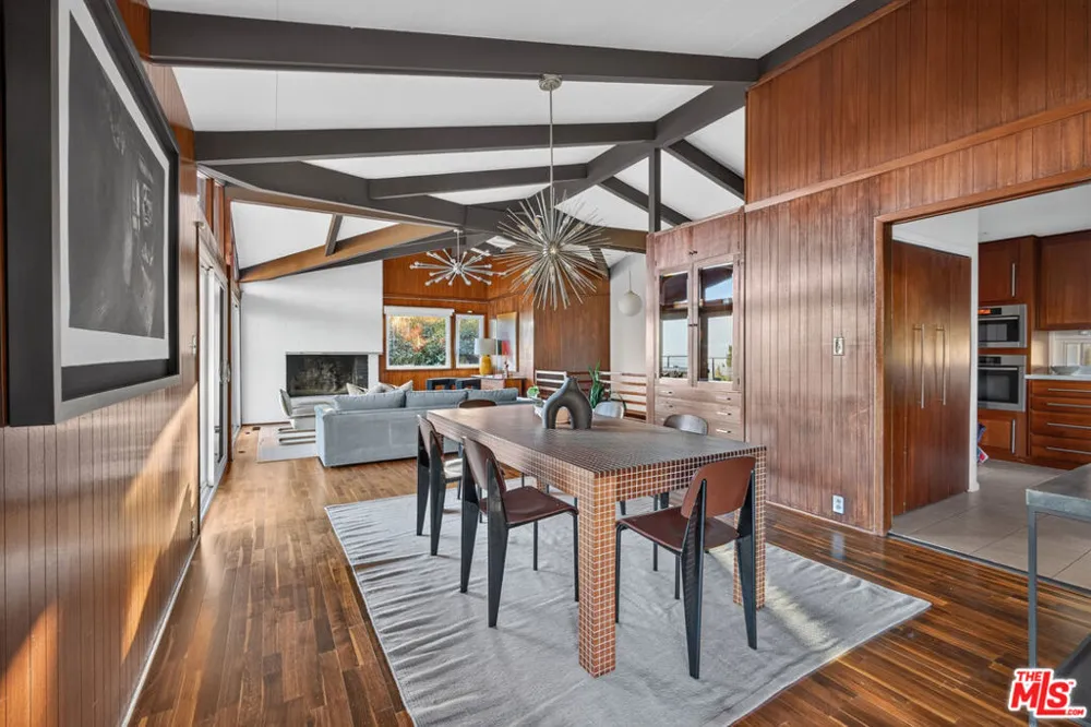 1604 Woodglen Lane Altadena, CA 91001