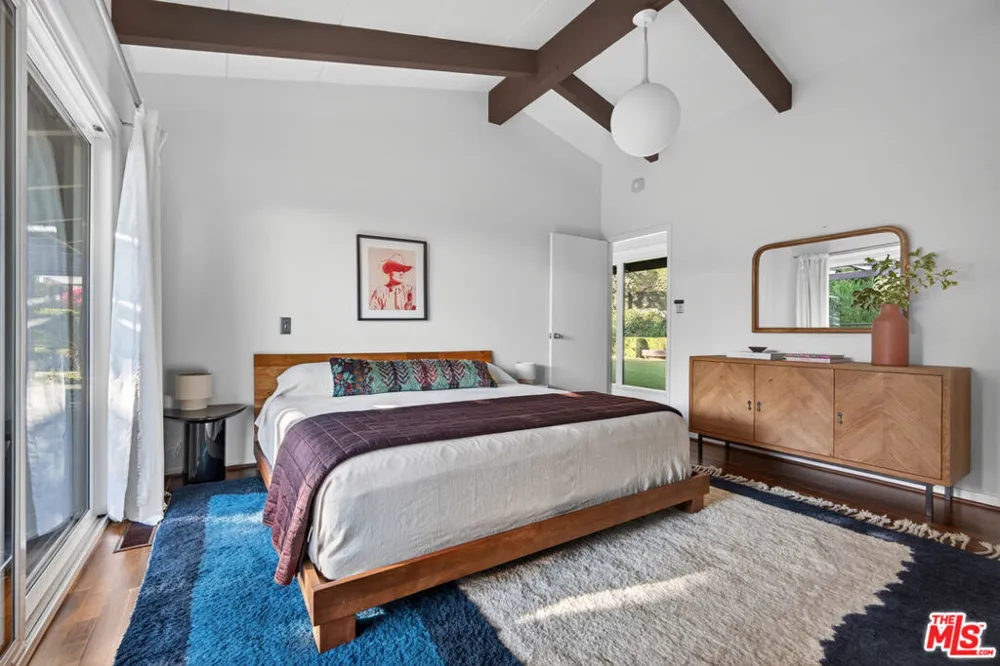 1604 Woodglen Lane Altadena, CA 91001