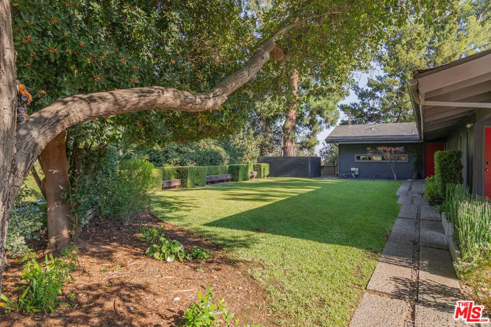 1604 Woodglen Lane Altadena, CA 91001