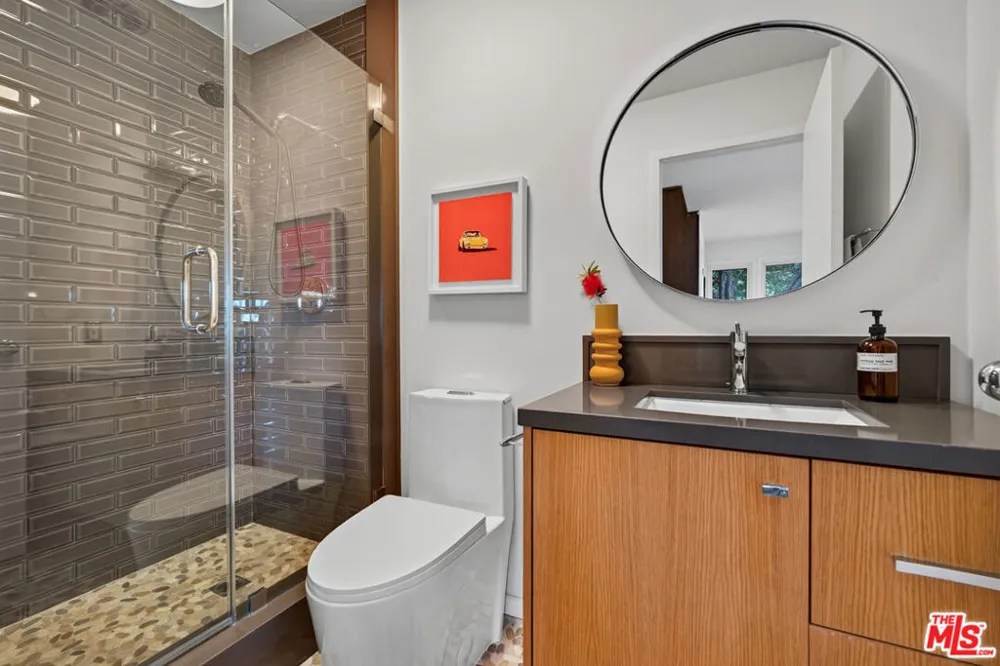 1604 Woodglen Lane Altadena, CA 91001
