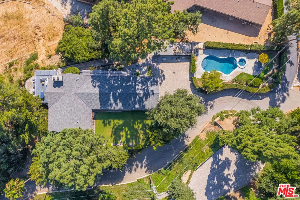 1604 Woodglen Lane Altadena, CA 91001