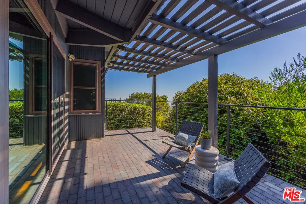1604 Woodglen Lane Altadena, CA 91001