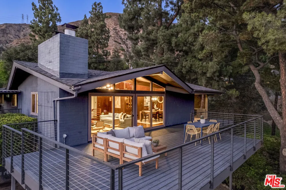 1604 Woodglen Lane Altadena, CA 91001