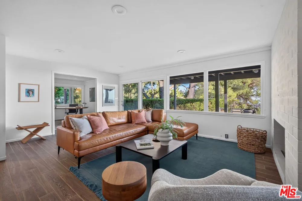 1604 Woodglen Lane Altadena, CA 91001