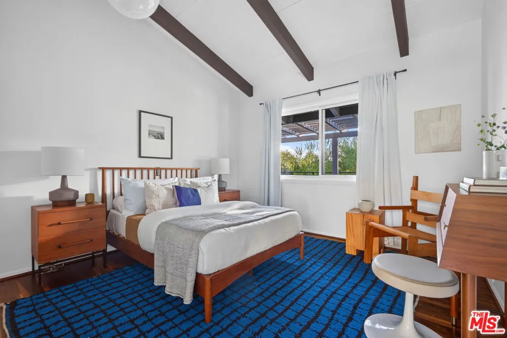 1604 Woodglen Lane Altadena, CA 91001