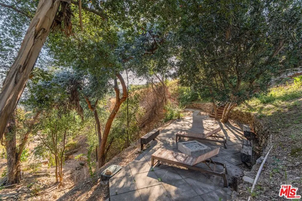1604 Woodglen Lane Altadena, CA 91001