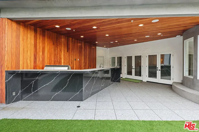 3373 Coldwater Canyon Avenue Studio City, CA 91604