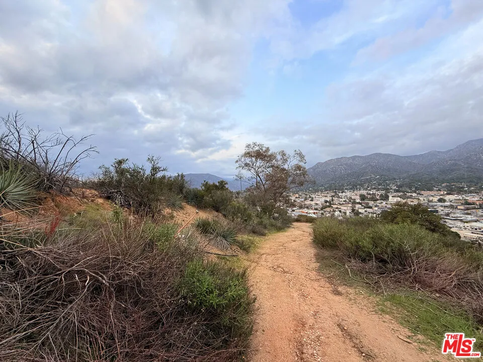 9727 N Estaban Way Tujunga, CA 91042