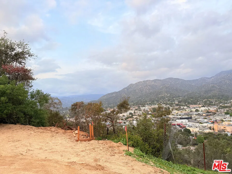 9727 N Estaban Way Tujunga, CA 91042