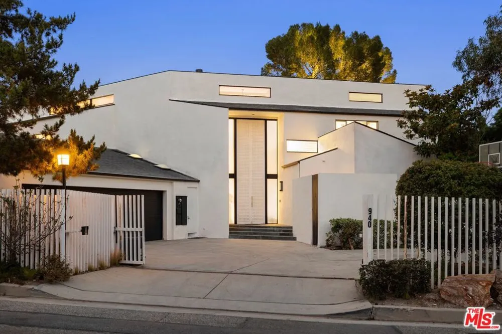 940 Linda Flora Drive Los Angeles, CA 90049