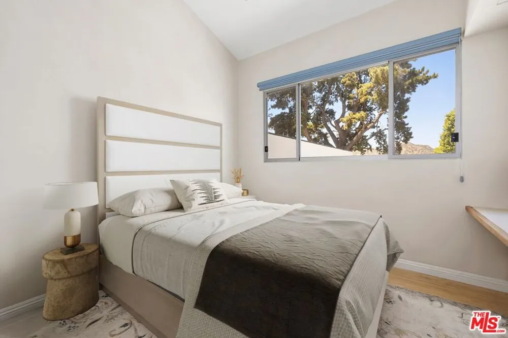 940 Linda Flora Drive Los Angeles, CA 90049