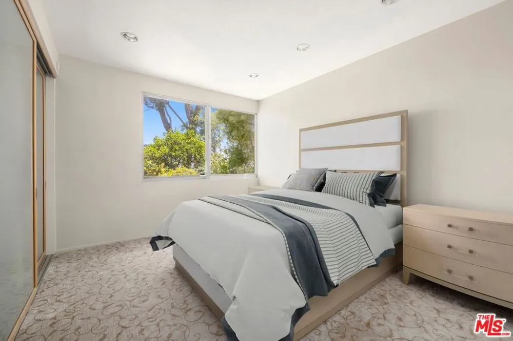 940 Linda Flora Drive Los Angeles, CA 90049