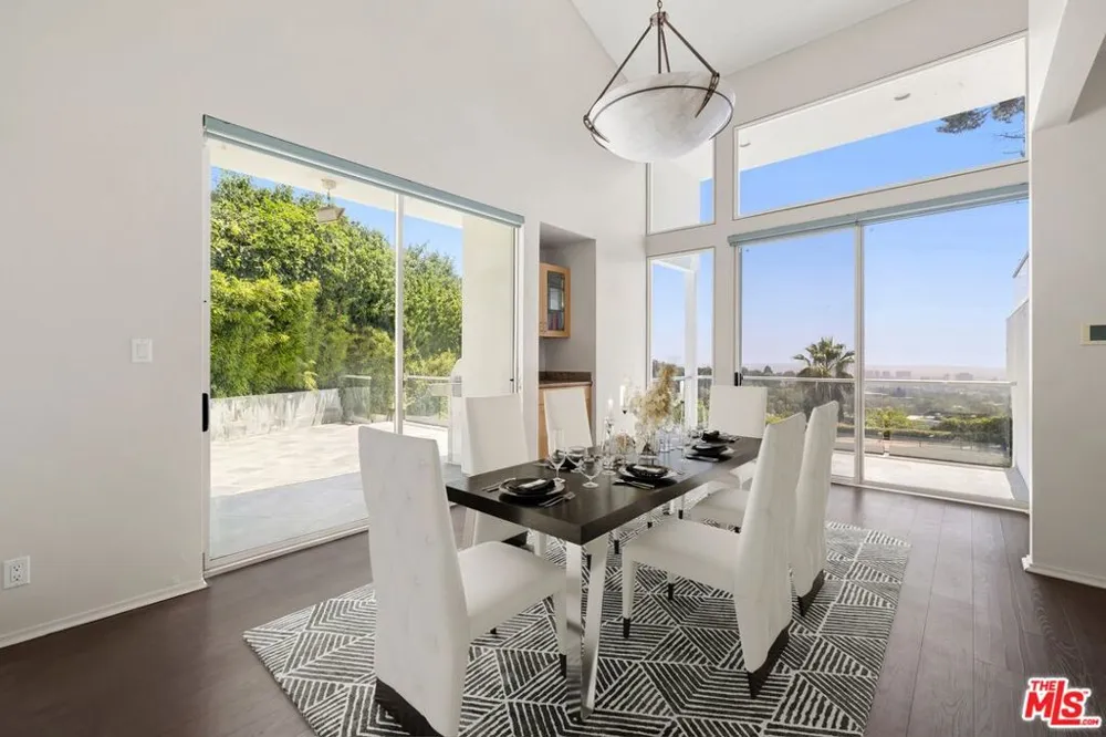 940 Linda Flora Drive Los Angeles, CA 90049