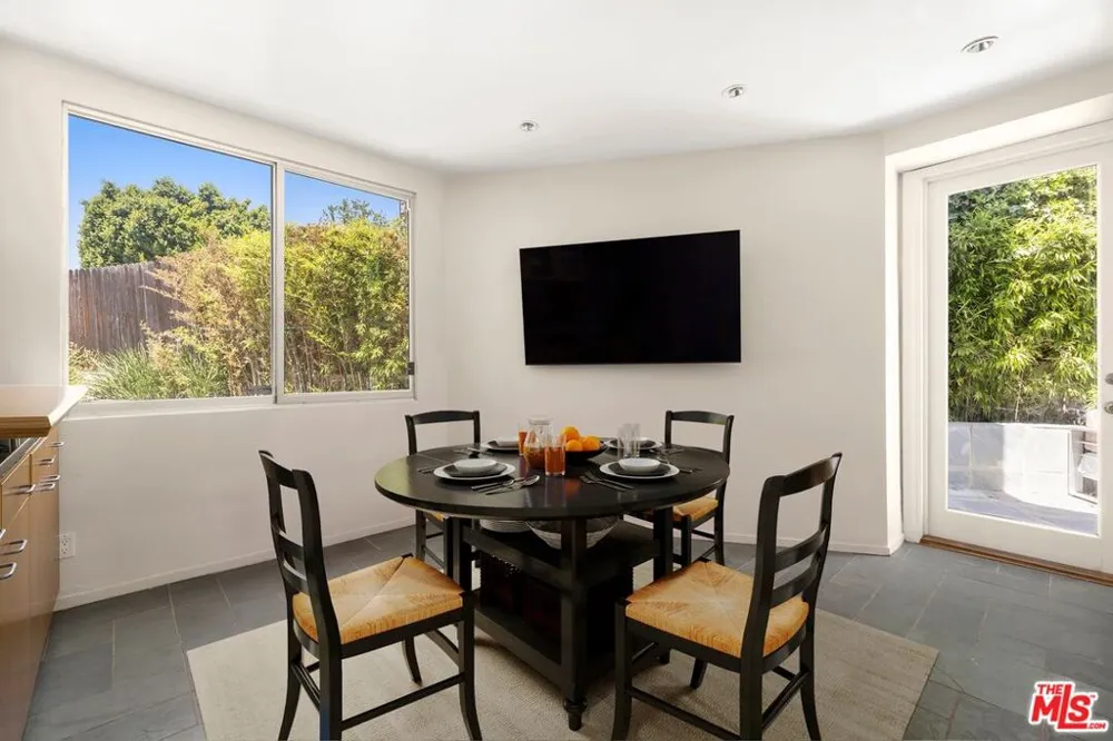 940 Linda Flora Drive Los Angeles, CA 90049