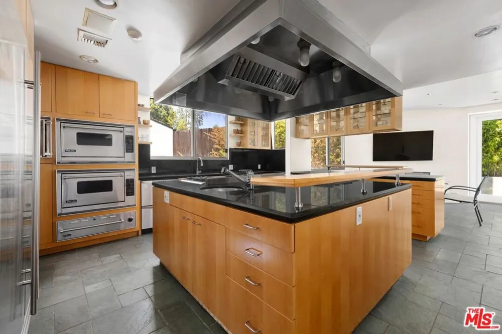 940 Linda Flora Drive Los Angeles, CA 90049