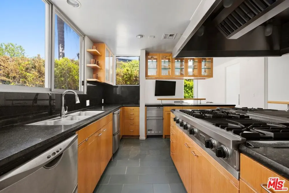 940 Linda Flora Drive Los Angeles, CA 90049