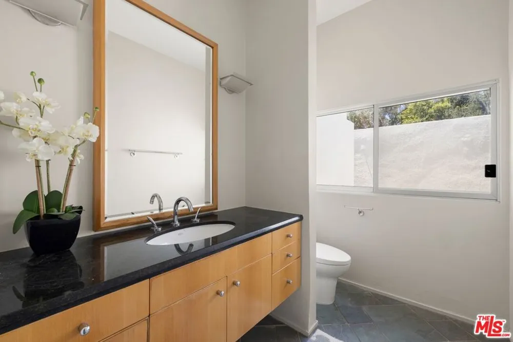 940 Linda Flora Drive Los Angeles, CA 90049