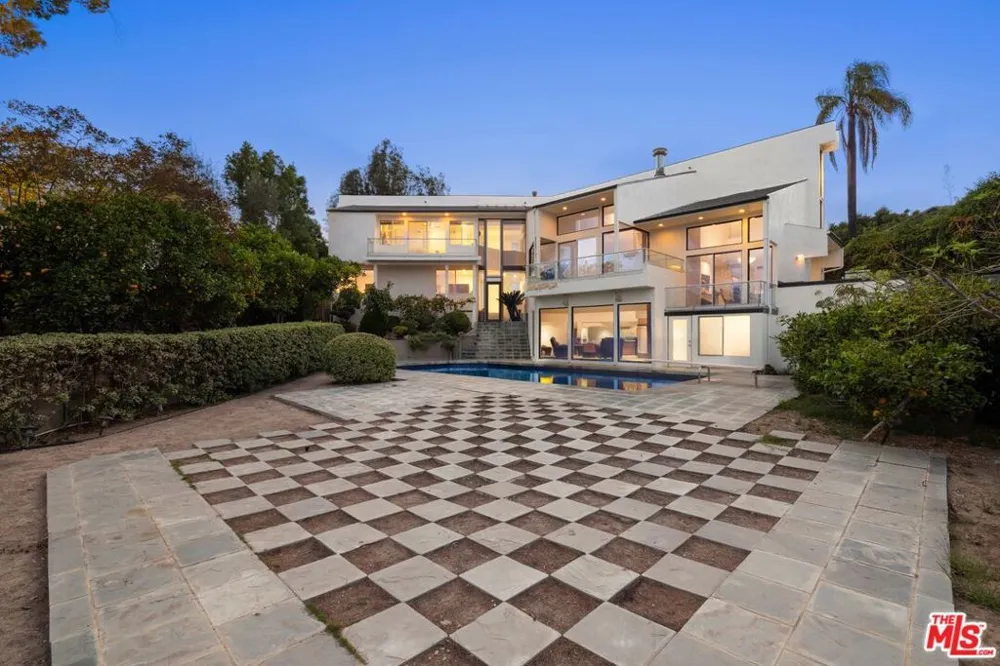 940 Linda Flora Drive Los Angeles, CA 90049